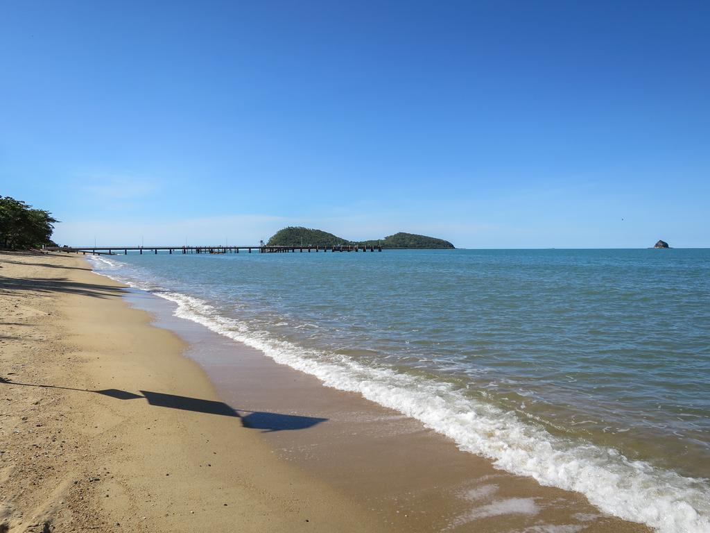 马林水域海滨公寓 棕榈湾 外观 照片